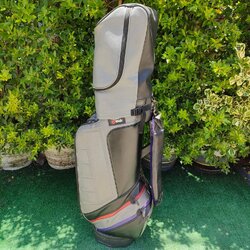 ถุงกอล์ฟ TAYLORMADE มือสอง ** ตัวดึงชิฟ หัก มีรูปให้ชมค่ะ ** หนังสวย วัสดุดี หัวซิปหาเปลี่ยนได้ ดีไซน์ได้สวยมาก!! มือสอง ของแท้ BY NakaraLuxurious