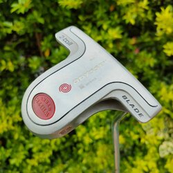 PUTTER ODYSSEY 2-BALL BLADE ความยาว 34 นิ้ว มี COVER เดิม ** กริฟมีการเสื่อมสภาพ ** เก่าเก็บมีรอยร้าวเล็กน้อยที่บอลลูกแรก เป็นรุ่นที่ยอดนิยมอีกรุ่น ไม้กอล์ฟมือสอง ของแท้ BY NakaraLuxurious
