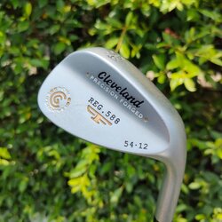 WEDGE CLEVELAND REG 588 องศา 54 BOUNCE 12 ก้าน TOUR CONCEPT FLEX WEDGE ผสมความเจ๋งของรุ่น 588 แต่ใส่ ความโหดเพิ่ม ร่อง ZIP สี่เหลี่ยม ดีแบบสุดๆ กัดลูกขาดเลยครับ