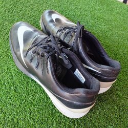รองเท้ากอล์ฟ NIKE LUNARLON ขนาดไชส์ US12 UK11 EUR 40 ปุ่มเปลี่ยนได้ เบา นุ่ม ไม้กอล์ฟพรีเมี่ยมมือสอง By NakaraLuxurious