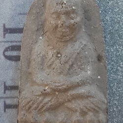 พระผง หลวงปู่ ทวด เนื้อว่าน วัด ห้วยวัง พัทลุง ปี พ.ศ. 2556 200.-