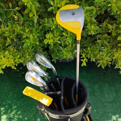***ไม้กอล์ฟสำหรับเด็ก*** KIDS SET PERRY GEAR มือสอง ทั้งชุดประกอบด้วย DRIVER และ เหล็ก 5 7 P PUTTER PERRY ถุงกอล์ฟ PERRY ขาตั้ง ไม้กอล์ฟมือสอง ของแท้ BY NakaraLuxurious