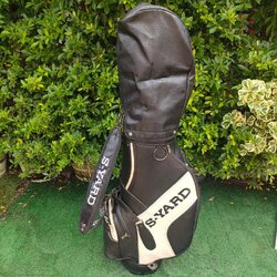 ถุงกอล์ฟ S-YARD T9 DRIVER มือสอง **ตำหนิมีรอยขาดตรงที่จับเเละ COVER มีรอยขาด**โปรดสังเกตตำหนิให้ดีก่อนซื้อ** มือสอง ของแท้ BY NakaraLuxurious