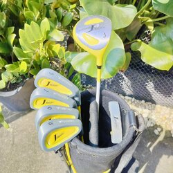 🔥ไม้กอล์ฟเด็ก ลดล้างสต๊อค🔥 🔥ถุงกอล์ฟ ไม่มี COVER🔥 ชุดกอล์ฟเด็ก T-ZOOM JUNIOR 4 มีหัวไม้ หัวเหล็ก พัตเตอร์ทรงสตูดิโอ เหล็ก 7 ความยาว 30 นิ้ว ถุงมีสายสะพาย ไม่มี COVER มาด้วย น้องเล่นใหม่คุ้มมาก