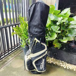 ถุงกอล์ฟ Titleist แบบ 14 ช่อง ของแท้ มือสอง สภาพเก่าค่ะ *** มีตำหนิที่ COVER ***