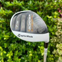 HYBRID 3 TAYLORMADE BURNER SUPERFAST 2.0 องศา 18 ก้าน SUPERFAST FLEX R หัวลักษณะส่งสามเหลี่ยมมนๆ ยื่นออกด้านหลังทำให้ตีง่าย ตีไกล ตีพุ่งสุดๆ ดีมากๆครับ