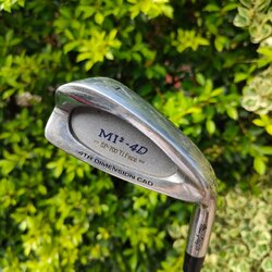 เหล็ก4 MI2 -4D SP700 TI FACE ก้าน MADE IN JAPAN FLEX R โซลด้านล่างกว้างมากๆครับ ทำให้ตีง่ายในเหล็กยาว เกือบ HYBRID แต่ตีคมกว่า จรดลูกแล้วฟีลเหล็กกว่า ตกหยุดมีสปินมากกว่าครับ ระยะดีมากๆครับ .