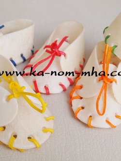 รองเท้า สีขาวเชือกสี ขนาด 3 นิ้ว 500g