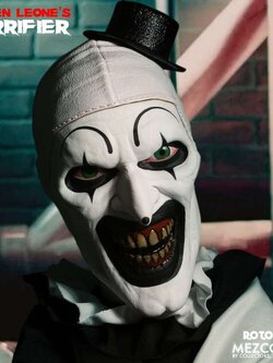 [สั่งจอง] Mezco Toyz MDS ROTO PLUSH : Terrifier - Art the Clown