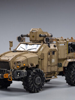 [สั่งจอง] JOYTOY JT0692 1/18 : Crazy reload suv