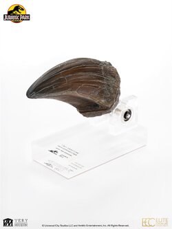 [สั่งจอง]ECC : T-rex Hand Claw Prop Reproduction
