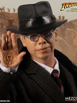 [สั่งจอง]Mezco One:12 Collective : Major Toht and Ark of the Covenant Deluxe Boxed Set