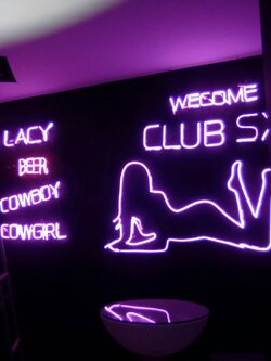 งานติดตั้งป้ายไฟดัด ป้ายไฟนีออนไลท์ โรงแรมพูลแมน แกรนด์ สุขุมวิท