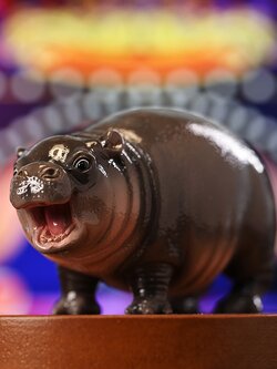 [สั่งจอง]JXK JXK256 1/6 : Baby Hippo Figurine