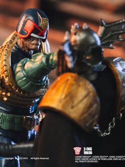 [สั่งจอง]Hiya 1/18 : Judge Dredd Gaze into the fist of Dredd 2-Pack
