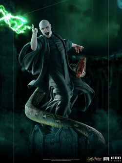 [สั่งจอง]Iron Studios WBHPM44021-14 1/4 Legacy Replica: Harry Potter - Voldemort and Nagini