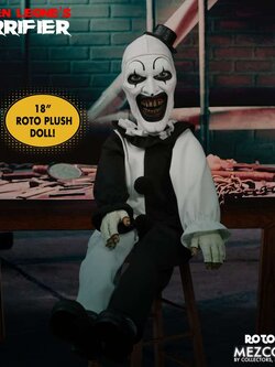 [พร้อมส่ง] Mezco Toyz MDS ROTO PLUSH : Terrifier - Art the Clown (18นิ้ว)