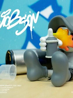 [สั่งจอง]HEYJOY TOYS X RUOBSON 15cm : Shoots My Self in the face with Graffiti
