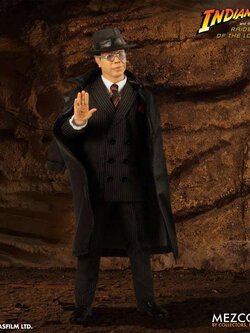 [พร้อมส่ง] Mezco One:12 Collective : Major Toht and Ark of the Covenant Deluxe Boxed Set