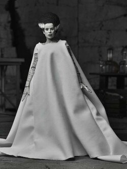 [สั่งจอง] NECA 7” scale : Bride of Frankenstein (Black & White)