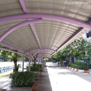 รร. ศึกษานารี ทำหลังคาทางเชื่อมอาคารเรียน