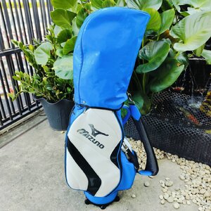 ถุงกอล์ฟ MIZUNO มือสอง ของแท้ สีน้ำเงินเอกลักษณ์ของ MIZUNO เลย วัสดุหนังแก้วสวยมาก ดูแลรักษาง่าย