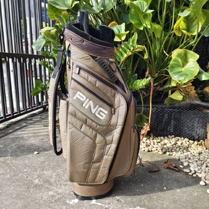 ถุงกอล์ฟ PING ของแท้ มือสอง ** สภาพไม่ค่อยสวย ** ตามรูป แต่ใช้งาานได้เป็นปกติทั้งหมด