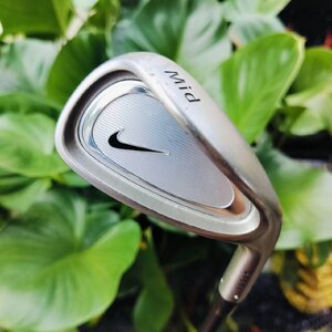 WEDGE MID หรือ AW ของ NIKE SOLE ยื่น ตีโดนง่าย วางบอลแม่นยำ ขึ้นกรีนมั่นใจ ก้านกราไฟต์ UNI FLEX ตีแบบสบายๆ สปินดีมากค่ะ ไม้กอล์ฟพรีเมี่ยมมือสอง ของแท้ By NakaraLuxurious