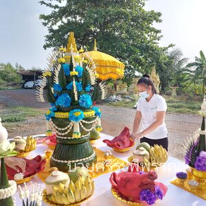 โต๊ะบวงสรวงแบบฉบับหลวงพ่อวัดท่าซุง