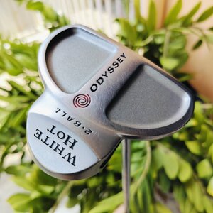 PUTTER ODYSSEY TWO-BALL *** มีตำหนิ สีผิวบอลลูกแรกละลาย*** เป็นก้านแบบเจาะตรงกลาง และความยาว 32 นิ้ว เหมาะกับสวิง ไม้กอล์ฟพรีเมี่ยมมือสอง ของแท้ By NakaraLuxurious
