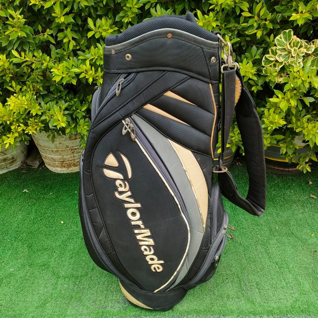 ถุงกอล์ฟ TAYLORMADE มือสอง สภาพโดยรวมเรียบร้อยดี ปากถุงสวย!! มือสอง ของแท้ BY NakaraLuxurious ถุงกอล์ฟ TAYLORMADE มือสอง สภาพโดยรวมเรียบร้อยดี ปากถุงสวย!! มือสอง ของแท้ BY NakaraLuxurious