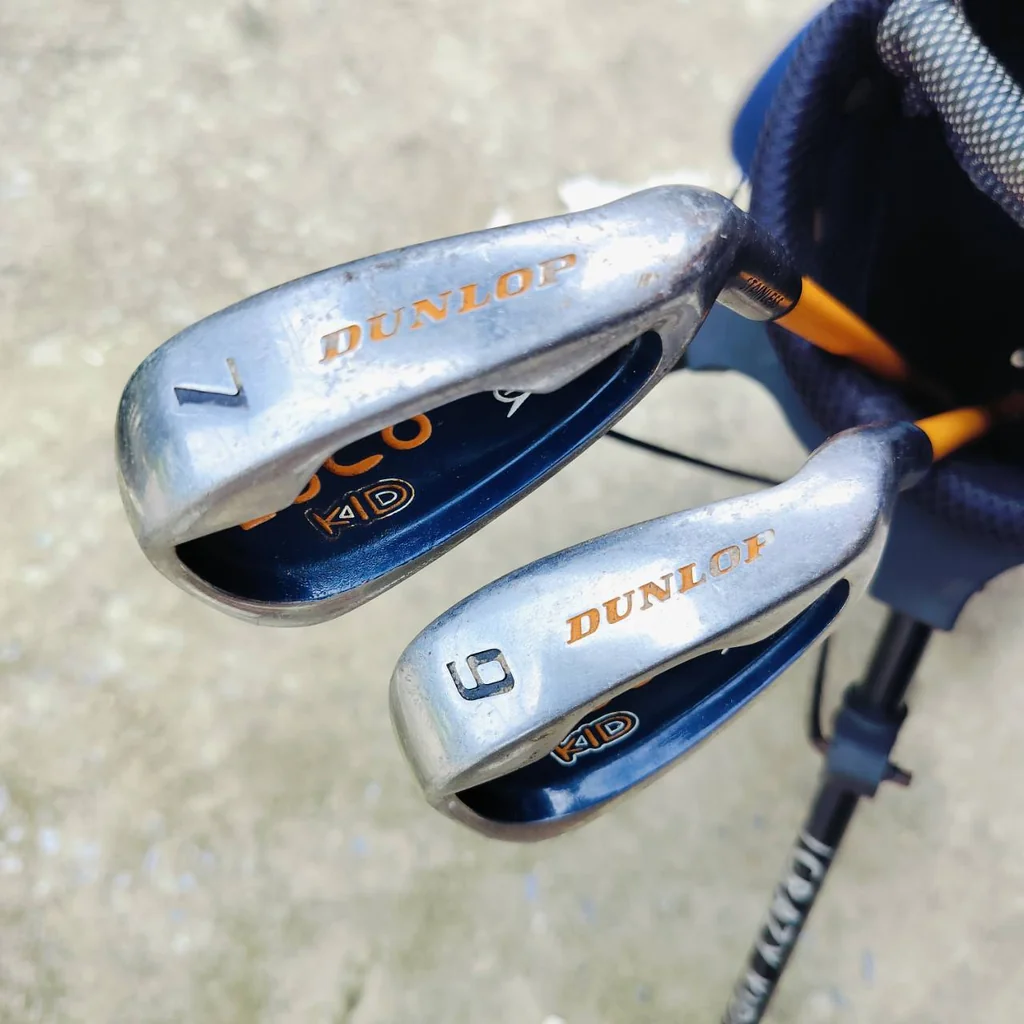 ***ไม้กอล์ฟเด็กครบชุด*** DUNLOP LOCO KID เหล็ก 7 ยาว 33 นิ้ว มีหัวไม้ถึง 3 หัว Driver และไม้ไฮบริดอีก 2 ไม้ ใช้ตีแทนเหล็กยาว ตีง่าย ไม้กอล์ฟพรีเมี่ยมญี่ปุ่นมือสอง ของแท้ By NakaraLuxurious ***ไม้กอล์ฟเด็กครบชุด*** DUNLOP LOCO KID เหล็ก 7 ยาว 33 นิ้ว มีหัวไม้ถึง 3 หัว Driver และไม้ไฮบริดอีก 2 ไม้ ใช้ตีแทนเหล็กยาว ตีง่าย ไม้กอล์ฟพรีเมี่ยมญี่ปุ่นมือสอง ของแท้ By NakaraLuxurious