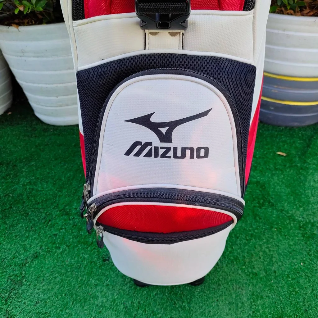 ถุงกอล์ฟ MIZUNO มือสอง ของแท้ สีสวยมาก สภาพสวย มือหนึ่งราคาแพงมากครับรุ่นนี้