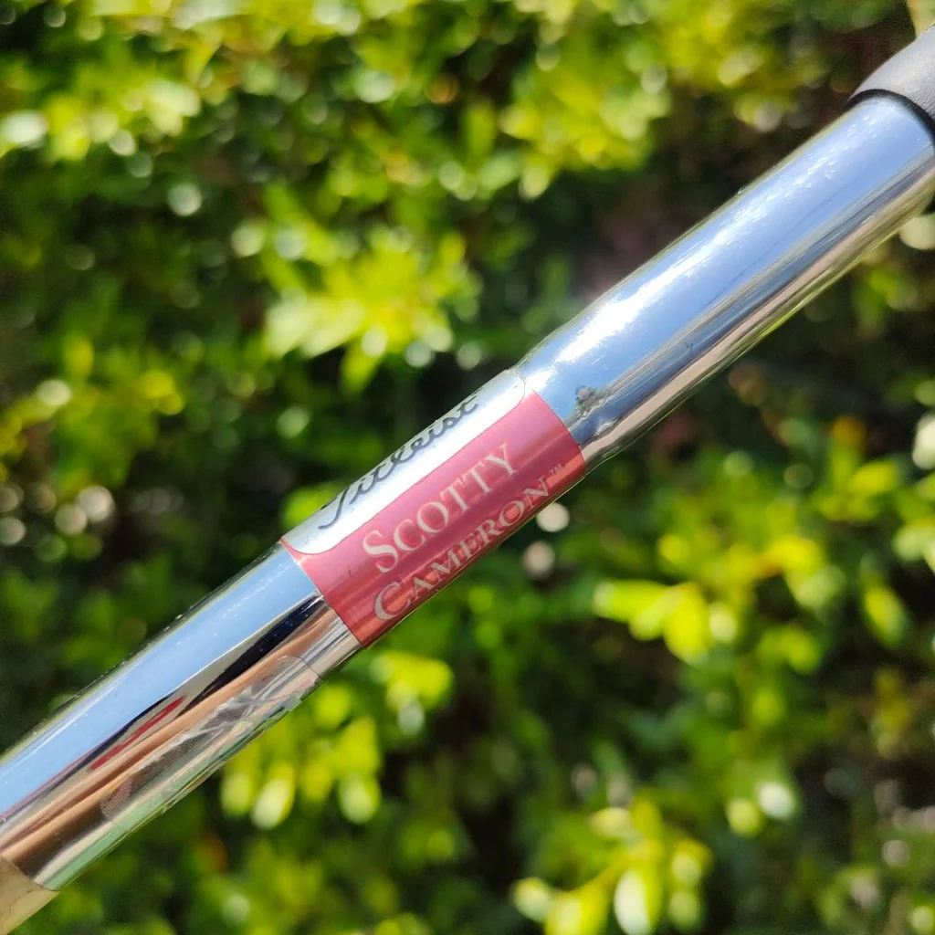 PUTTER TITLEIST SCOTTY CAMERON PRO PLATINUM ความยาว 35 นิ้ว สวยมากๆ เดิมๆ มี COVER เดิมมาพร้อมครับ รุ่นนี้วัสดุพรีเมี่ยม คุณภาพพรีเมี่ยมมากๆ หน้าสัมผัสดีแบบสุดๆ เกาะไลน์มาก น้ำหนักดีมากครับ PUTTER TITLEIST SCOTTY CAMERON PRO PLATINUM ความยาว 35 นิ้ว สวยมากๆ เดิมๆ มี COVER เดิมมาพร้อมครับ รุ่นนี้วัสดุพรีเมี่ยม คุณภาพพรีเมี่ยมมากๆ หน้าสัมผัสดีแบบสุดๆ เกาะไลน์มาก น้ำหนักดีมากครับ