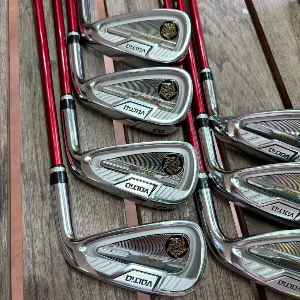 IRON SET: Katana Voltio Ninja Silver ปลดล็อคระยะทางที่เหนือกว่าด้วยหน้าไม้ที่เด้งและทรงพลัง IRON SET: Katana Voltio Ninja Silver ปลดล็อคระยะทางที่เหนือกว่าด้วยหน้าไม้ที่เด้งและทรงพลัง