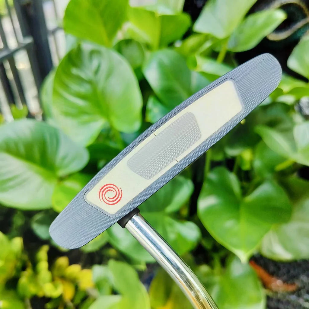 PUTTER ODYSSEY TRI-BALL SRT WHITE STEEL หน้าสัมผัสที่เกาะไลน์มาก ความยาว 35 นิ้ว มี COVER แท้ สามบอลเล็งง่ายขึ้นอีก และชดเชยสูงมาก ไม้กอล์ฟพรีเมี่ยมมือสอง ของแท้ By NakaraLuxurious