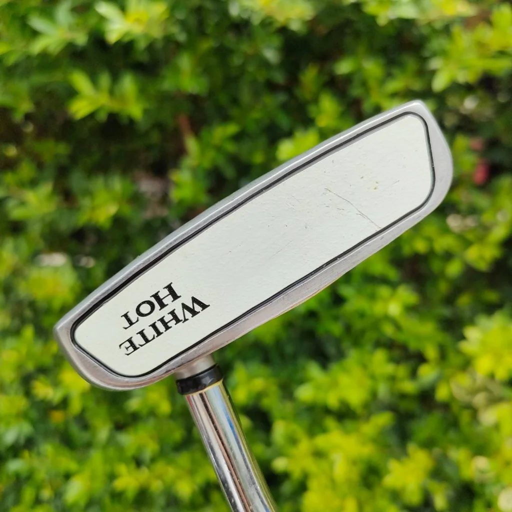 PUTTER ODYSSEY WHITE HOT 2-BALL ความยาว 34 นิ้ว ก้าน WHITE HOT เป็นรุ่นที่โด่งดังมากๆของ OSYSSEY หน้านุ่ม WHITE HOT รุ่นนี้เล็งง่าย!! ไม้กอล์ฟมือสอง ของแท้ BY NakaraLuxurious PUTTER ODYSSEY WHITE HOT 2-BALL ความยาว 34 นิ้ว ก้าน WHITE HOT เป็นรุ่นที่โด่งดังมากๆของ OSYSSEY หน้านุ่ม WHITE HOT รุ่นนี้เล็งง่าย!! ไม้กอล์ฟมือสอง ของแท้ BY NakaraLuxurious