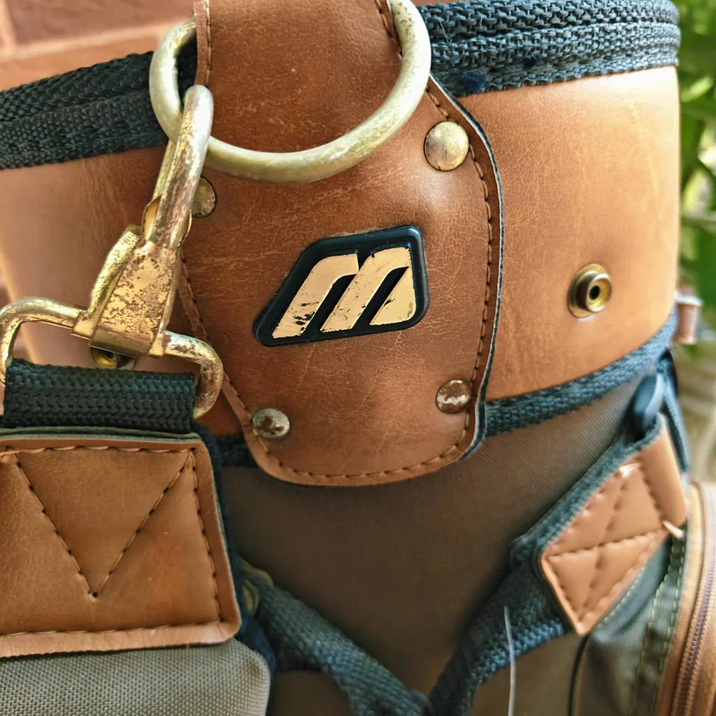 ถุงกอล์ฟ MIZUNO Vintage Leather Series สีน้ำตาลไม้
