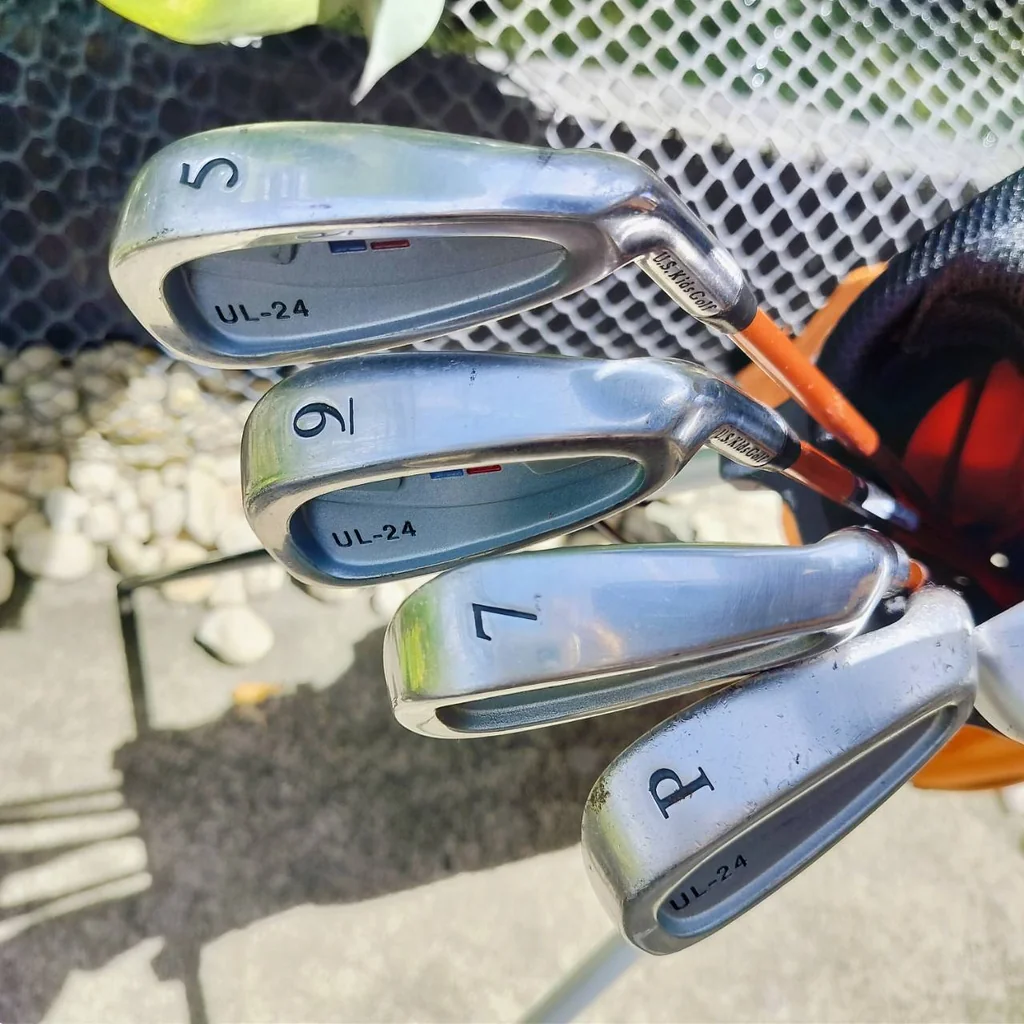 ** ไม้กอล์ฟสำหรับเด็ก ** FULLSET U.S KIDS GOLF ULTRALIGHT 280 UL-24 สำหรับน้องความสูง 120 เซน + - ** หัวไม้มีลอยที่กระดองตามรูปค่ะ ตีได้ดีปกติค่ะ ** ไม้กอล์ฟพรีเมี่ยมญี่ปุ่นมือสอง By NakaraLuxurious ** ไม้กอล์ฟสำหรับเด็ก ** FULLSET U.S KIDS GOLF ULTRALIGHT 280 UL-24 สำหรับน้องความสูง 120 เซน + - ** หัวไม้มีลอยที่กระดองตามรูปค่ะ ตีได้ดีปกติค่ะ ** ไม้กอล์ฟพรีเมี่ยมญี่ปุ่นมือสอง By NakaraLuxurious