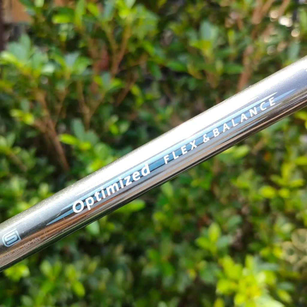 FW4 PRGR 513ER ก้าน OPTIMIZED FLEX BALANCE ระยะเกือบเท่าหัวไม้ 3 แต่องศาเปิดกว่า ทำให้ตีง่ายกว่ามากๆ ตีไกลกว่า FW5 เยอะ พรีเมี่ยมญี่ปุ่นครับ