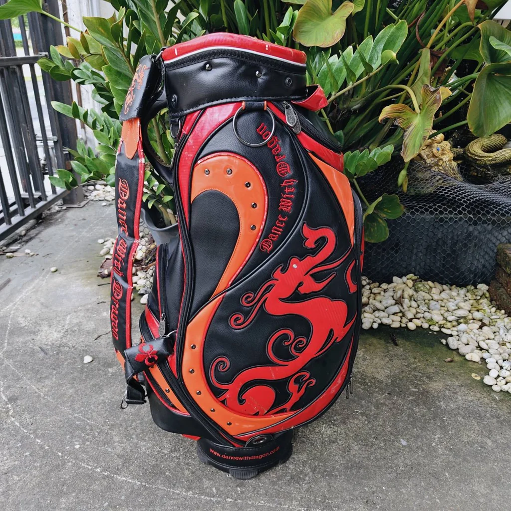 ** มีตำหนิลอก ** Dance With Dragon golf bag ของแท้ รุ่นดัง ของใหม่แพงมาก ** มีตำหนิลอก ** Dance With Dragon golf bag ของแท้ รุ่นดัง ของใหม่แพงมาก