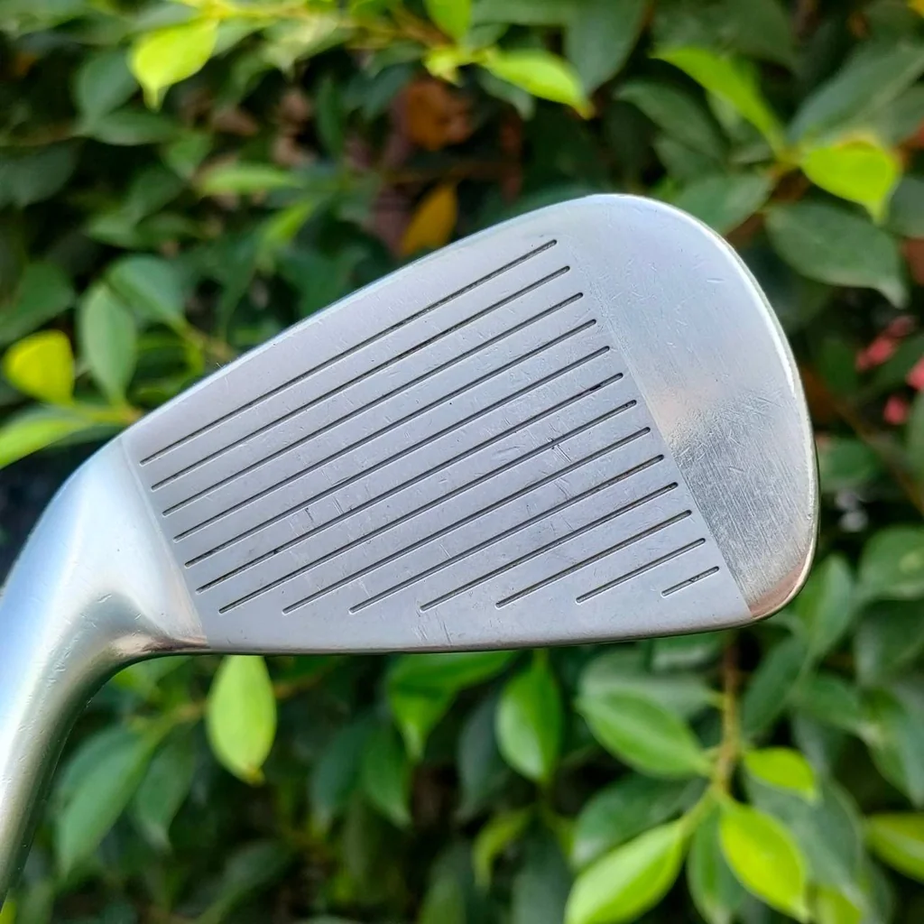 ชุดเหล็ก TAYLORMADE r7 FORGED มีเหล็ก 4-9 เเละ PW ก้าน N.S.PRO 950 GH FLEX S รุ่นนี้สุดยอดของสุดยอดครับ เพราะเป็นเหล็ก FORGED คุณภาพ ระดับสูงของแบรนด์ Taylormade ออกแบบให้ตีง่าย ใบ Cavity ใหญ่ ซึ่งใช้วัสดุเยอะมาก แพงมาก หายาก และจะทำให้ตีทั้งนุ่ม และไกลสุ ชุดเหล็ก TAYLORMADE r7 FORGED มีเหล็ก 4-9 เเละ PW ก้าน N.S.PRO 950 GH FLEX S รุ่นนี้สุดยอดของสุดยอดครับ เพราะเป็นเหล็ก FORGED คุณภาพ ระดับสูงของแบรนด์ Taylormade ออกแบบให้ตีง่าย ใบ Cavity ใหญ่ ซึ่งใช้วัสดุเยอะมาก แพงมาก หายาก และจะทำให้ตีทั้งนุ่ม และไกลสุ