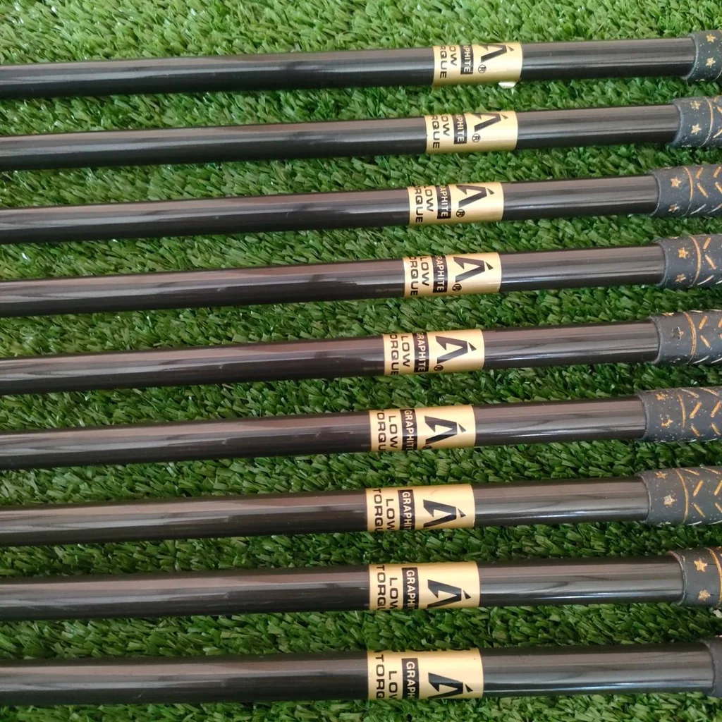ชุดเหล็ก LYNX SILVER มีเหล็ก 3-9 เเละ PW SW ก้าน LOW TORGQUE FLEX R สุดยอดดีไซน์ ออกแบบให้ตีง่ายจัดๆ กึ่งไฮบริดเลยก็ว่าได้ แต่ยังคงความคม แบบสุดๆและสปินจัดๆของ LYNX ตีไกล ได้ระยะ ตีง่าย เบาสบาย ตกหยุด!!! ชุดเหล็ก LYNX SILVER มีเหล็ก 3-9 เเละ PW SW ก้าน LOW TORGQUE FLEX R สุดยอดดีไซน์ ออกแบบให้ตีง่ายจัดๆ กึ่งไฮบริดเลยก็ว่าได้ แต่ยังคงความคม แบบสุดๆและสปินจัดๆของ LYNX ตีไกล ได้ระยะ ตีง่าย เบาสบาย ตกหยุด!!!