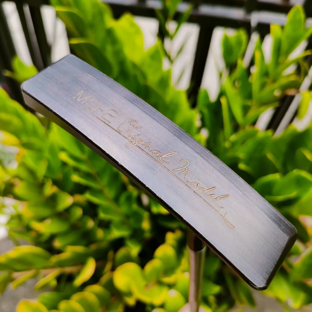 PUTTER MS-2 ORIGINAL MODEL ความยาว 34 นิ้ว งามคาฟสุดเปลือย ให้ฟีลลิ่งที่ดีมาก หน้า MILLED สวยมาก นุ่มนวล และเกาะไลน์มาก ไม้กอล์ฟพรีเมี่ยมมือสอง ของแท้ By NakaraLuxurious PUTTER MS-2 ORIGINAL MODEL ความยาว 34 นิ้ว งามคาฟสุดเปลือย ให้ฟีลลิ่งที่ดีมาก หน้า MILLED สวยมาก นุ่มนวล และเกาะไลน์มาก ไม้กอล์ฟพรีเมี่ยมมือสอง ของแท้ By NakaraLuxurious