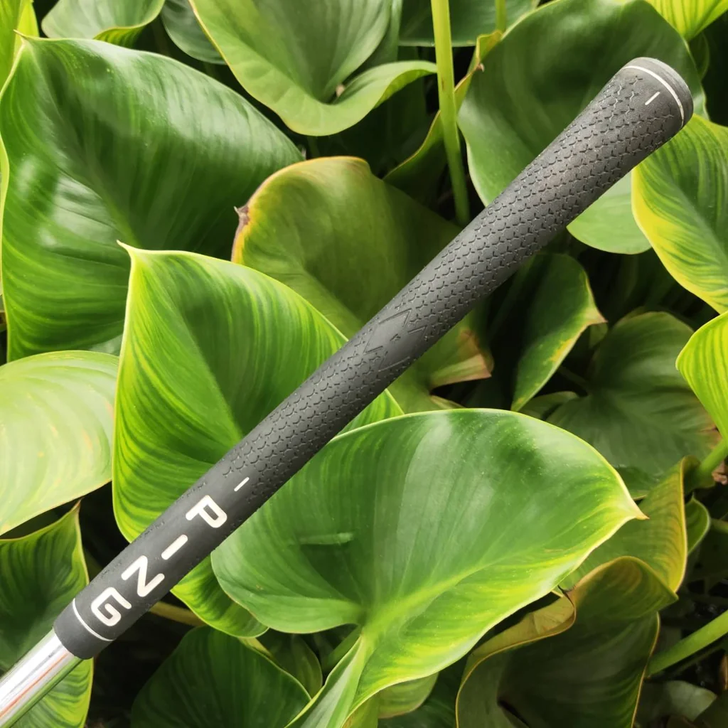 ชุดเหล็ก PING i3+ BLADE Offset น้อย: ช่วยนักกอล์ฟที่เก่งกว่าในการ “pick” ลูกจาก fairway แคบได้ง่าย