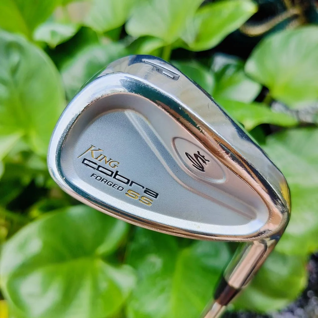 PW KING COBRA FORGED SS ก้าน DYNAMIC GOLD S300 ก้านเหมาะสำหรับ WEDGE อย่างมาก แม่นยำเป้าหมาย ใบ FORGED พรีเมี่ยม ไม้กอล์ฟมือสอง ของแท้ By NakaraLuxurious PW KING COBRA FORGED SS ก้าน DYNAMIC GOLD S300 ก้านเหมาะสำหรับ WEDGE อย่างมาก แม่นยำเป้าหมาย ใบ FORGED พรีเมี่ยม ไม้กอล์ฟมือสอง ของแท้ By NakaraLuxurious