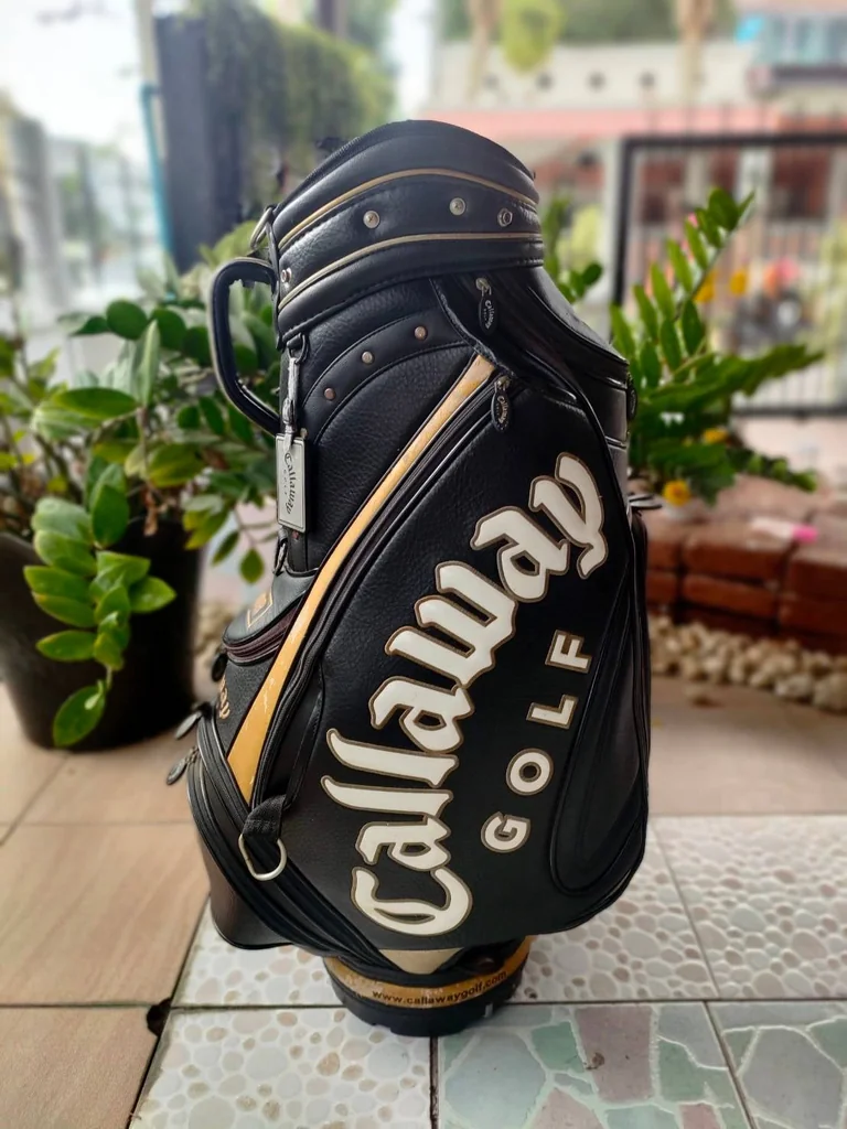 ถุงกอล์ฟ Callaway E.R.C. HX TOUR ขนาด 9 นิ้ว ใบใหญ่ ถุงกอล์ฟ Callaway E.R.C. HX TOUR ขนาด 9 นิ้ว ใบใหญ่