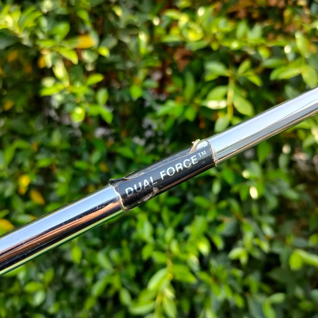PUTTER ODYSSEY DUAL FORCE ROSSIE II ความยาว 35 นิ้ว ก้าน ODYSSEY DUAL FORCE รุ่นนี้หน้าดำ และยังหน้า Milled ทำให้เกาะไลน์แบบสุดๆเลยครับ PUTTER ODYSSEY DUAL FORCE ROSSIE II ความยาว 35 นิ้ว ก้าน ODYSSEY DUAL FORCE รุ่นนี้หน้าดำ และยังหน้า Milled ทำให้เกาะไลน์แบบสุดๆเลยครับ