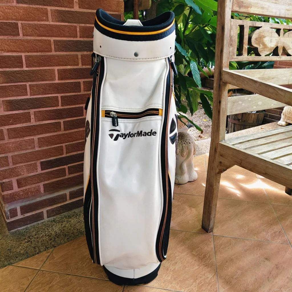 GOLF BAG TAYLORMADE** 🏌️♂️ **สภาพพร้อมลุย | ตำหนิกระดุมแป๊กหลุด 3 จุด**