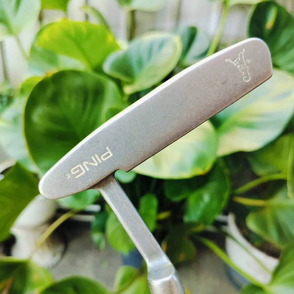 PUTTER PING ANSER 2 ความยาว 35 นิ้ว Phoenix, Arizona ทรงของ ANSER ดีที่สุดของ PING ไม้กอล์ฟพรีเมี่ยมมือสอง ของแท้ By NakaraLuxurious PUTTER PING ANSER 2 ความยาว 35 นิ้ว Phoenix, Arizona ทรงของ ANSER ดีที่สุดของ PING ไม้กอล์ฟพรีเมี่ยมมือสอง ของแท้ By NakaraLuxurious